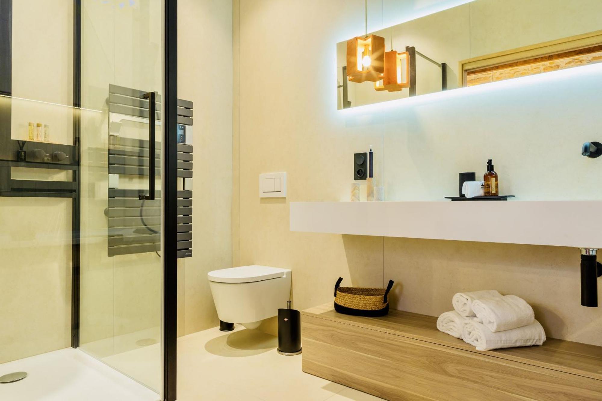 Host Le Lumiere & Cinema Apartment